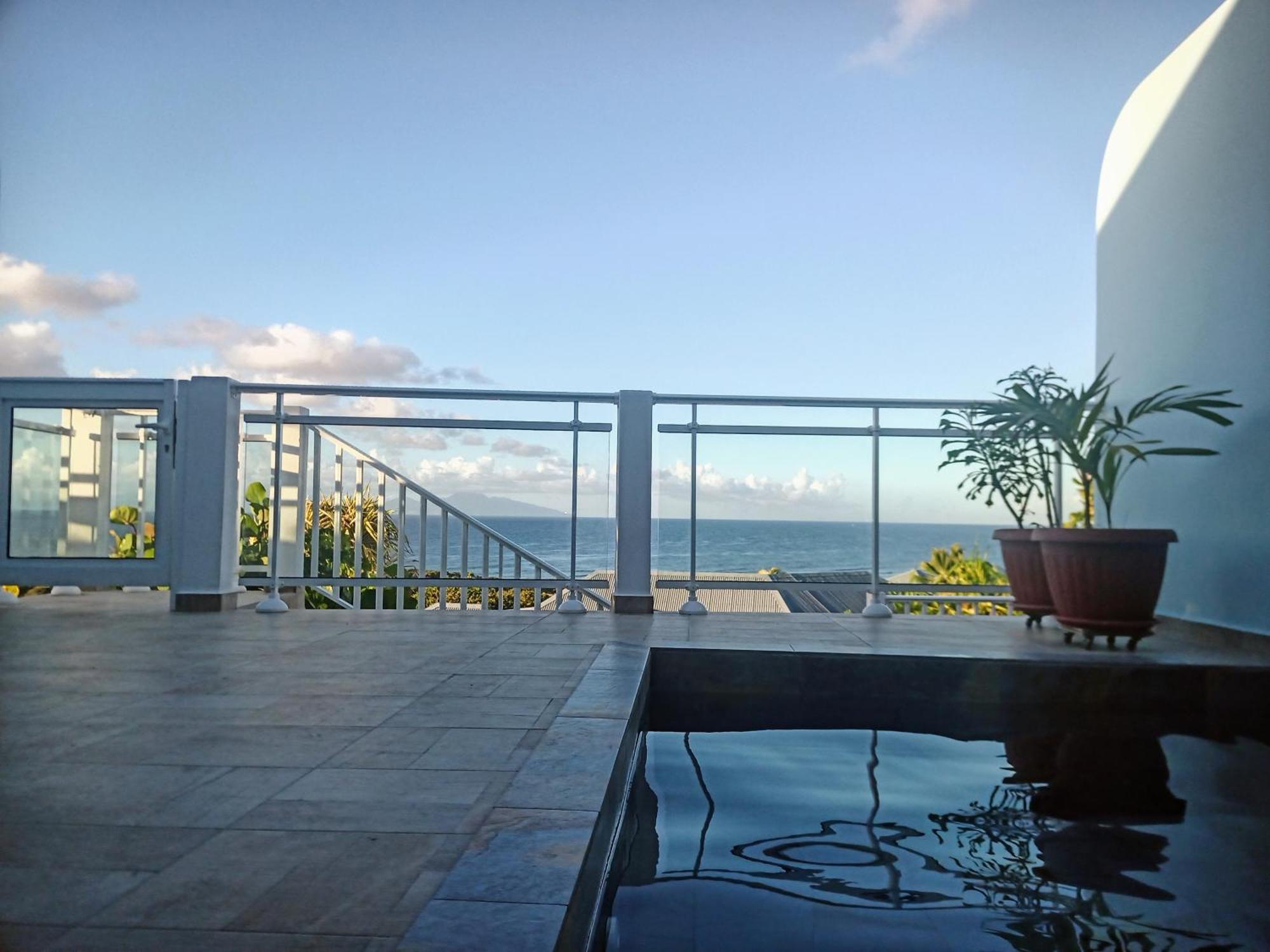 Aux Colibris Amoureux : Loft De Standing Avec Vue Mer Grand-Bourg  المظهر الخارجي الصورة